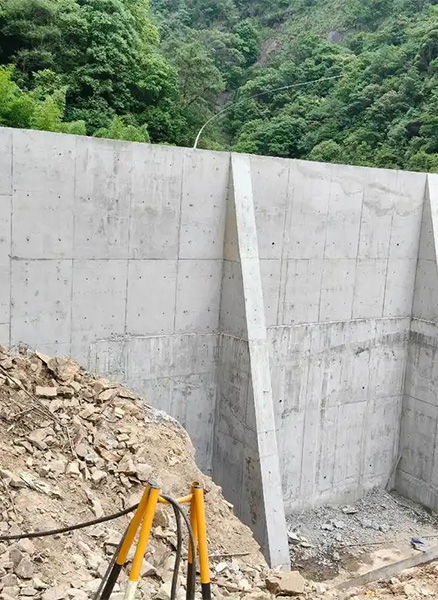 阳泉郊区重力式挡土墙